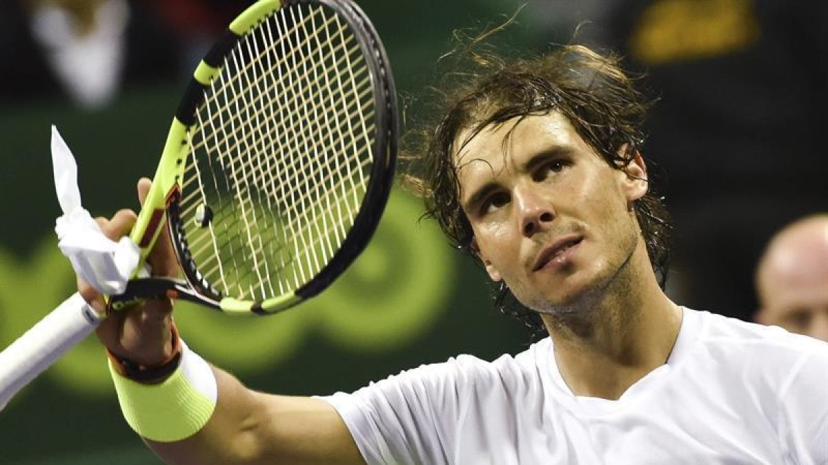 El tenista español Rafael Nadal celebra su victoria ante el ruso Andrey Kuznetsov tras su partido de cuartos de final del torneo de tenis de Doha-
