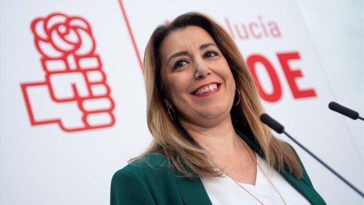 La presidenta andaluza en funciones, Susana Díaz, en una rueda de prensa.-RAÚL CARO (EFE)