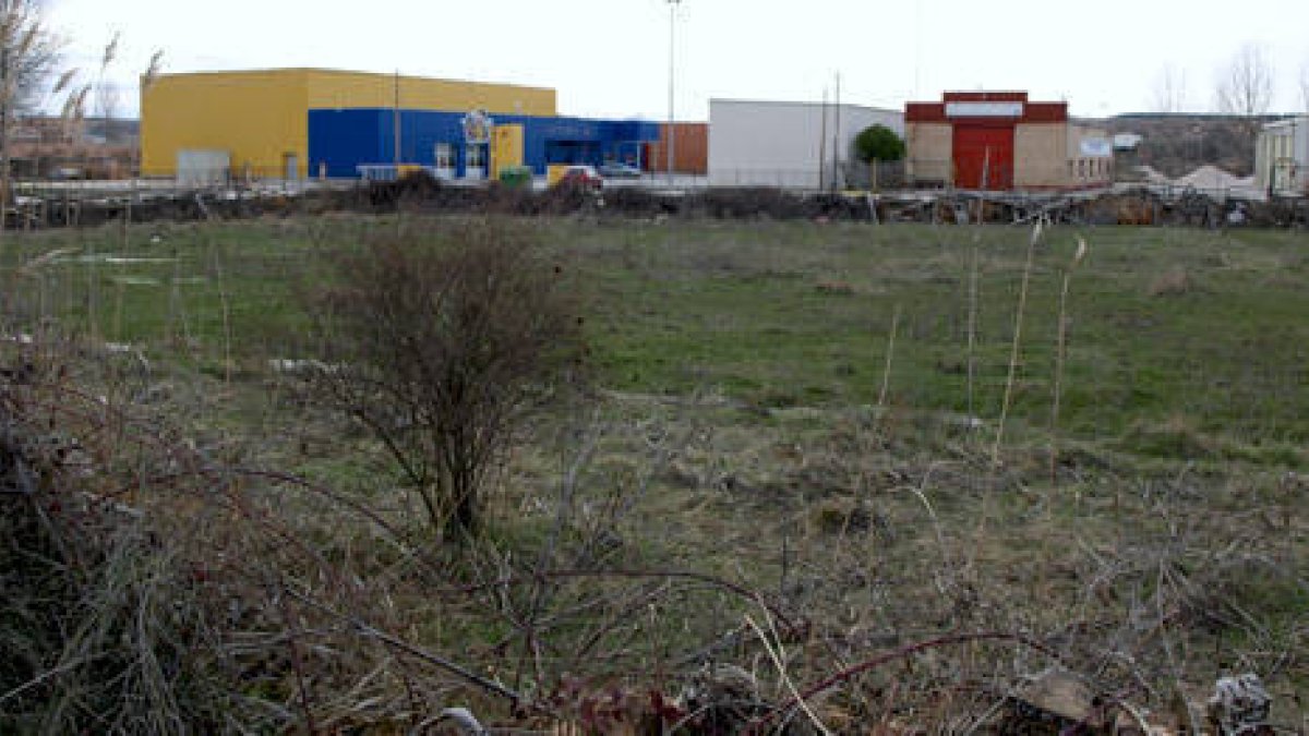 Terrenos donde se ubicará el nuevo centro de Salud. / BEGOÑA EIBAR-