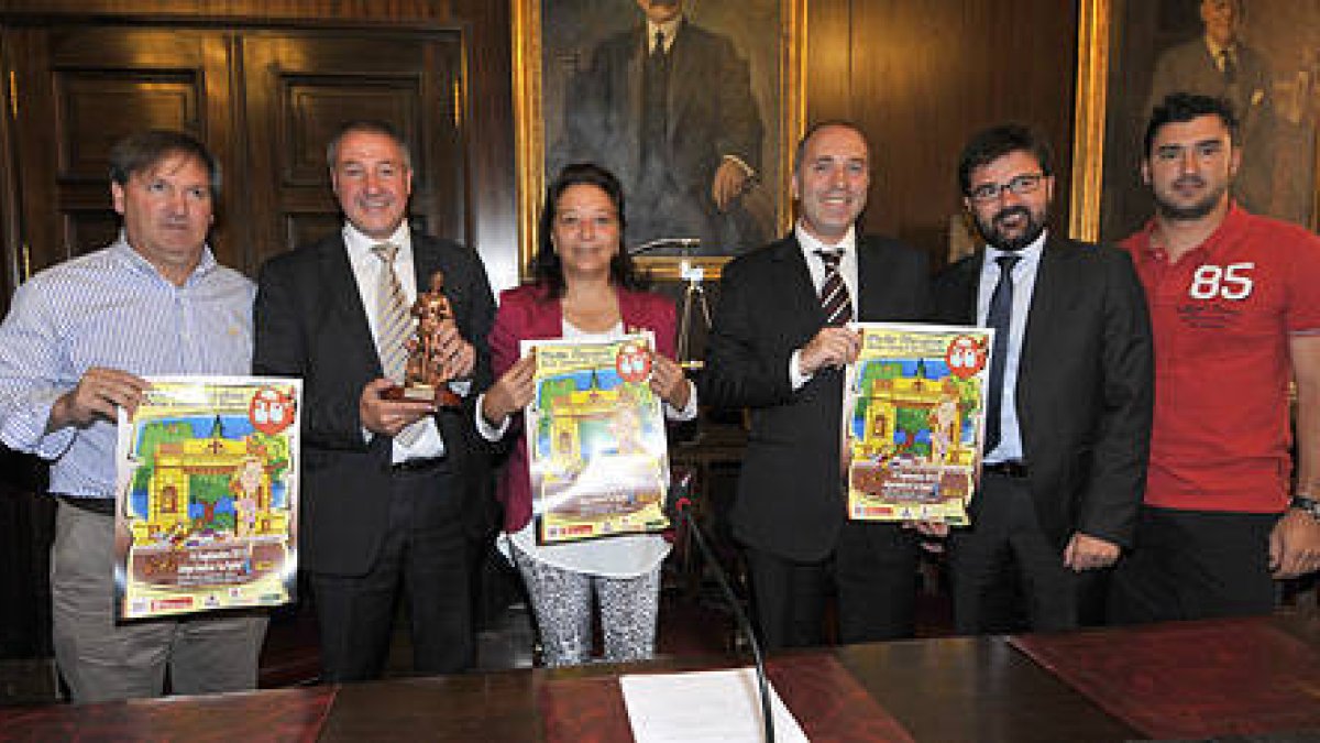 La prueba fue presentada ayer en el Ayuntamiento de Soria. / Valentín Guisande-