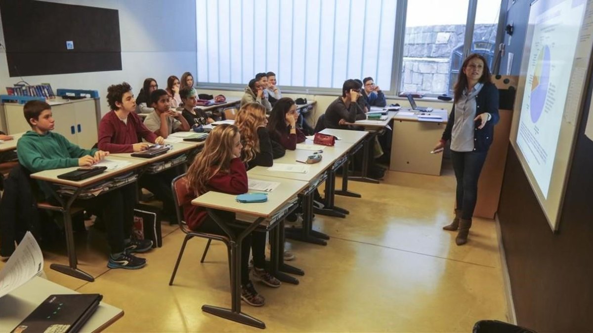 Taller de educación financiera en una escuela de secundaria-DANNY CAMINAL