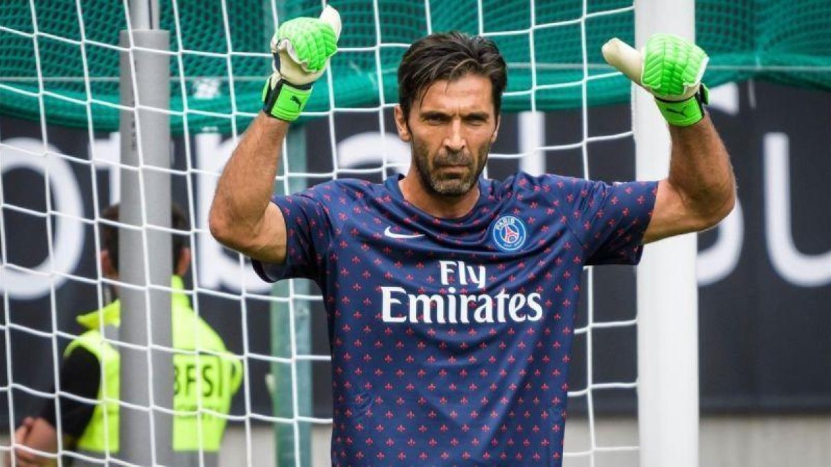 Gianluigi Buffon en su primer encuentro con el Paris Saint-Germain.-JURE MAKOVEC