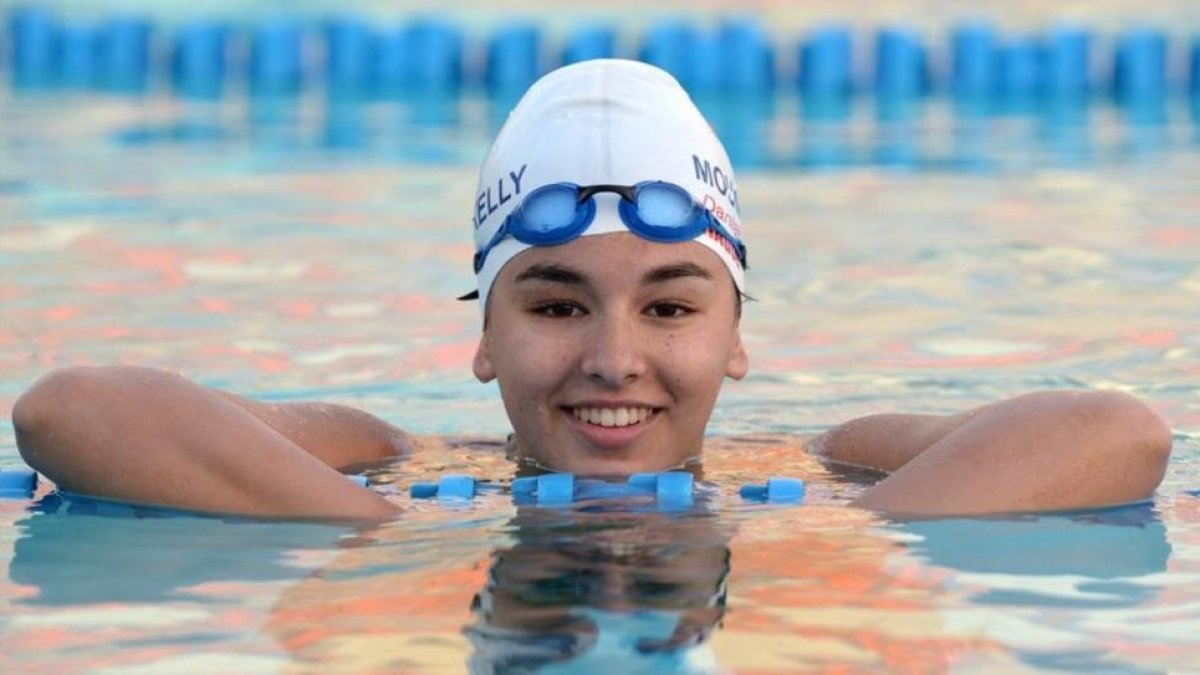 Daniah Hagul, nadadora libia de 17 años, en la piscina nacional Msida en Malta, el 15 de julio del 2016.-AFP/ MATTHEW MIRABELLI