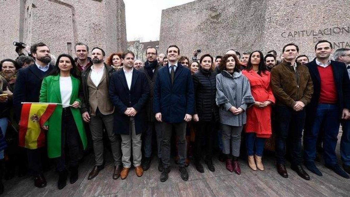 Dirigentes del PP, Cs y Vox, el pasado 10 de febrero, en la protesta contra el Gobierno de Sánchez, en la plaza Colón de Madrid.-AFP