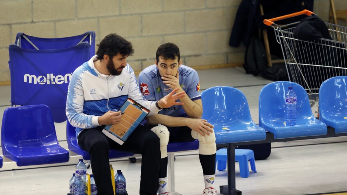 Sevillano da instrucciones durante el último partido en casa. Mario Tejedor.