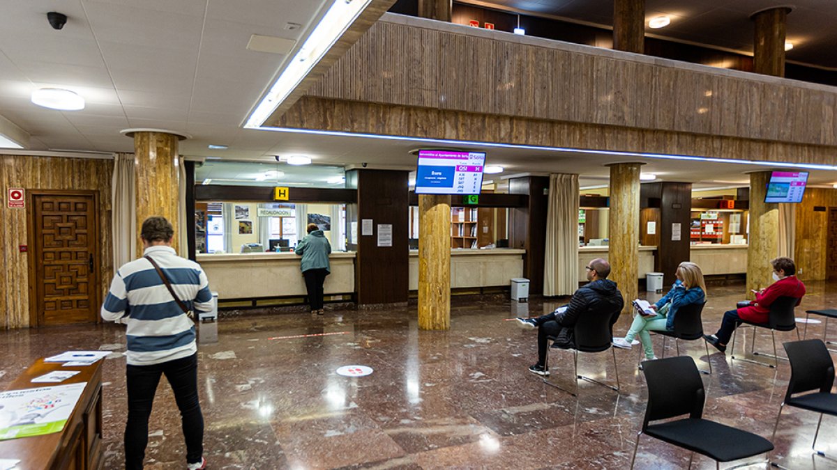 Gestiones en el patio de columnas del Ayuntamiento. MARIO TEJEDOR