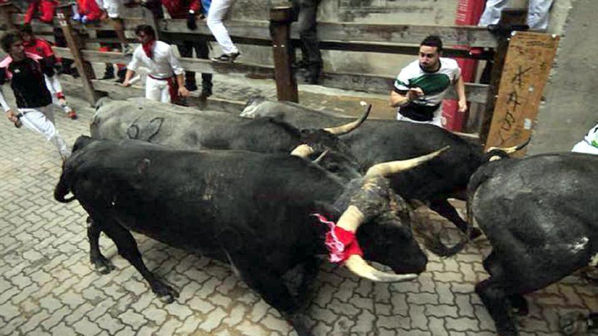El toro se llevó un trozo de camiseta.-