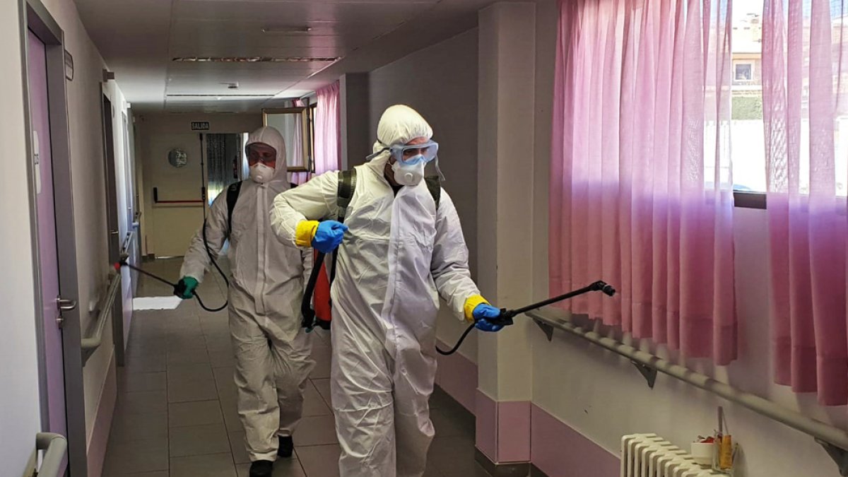 Imagen de desinfección en una residencia
