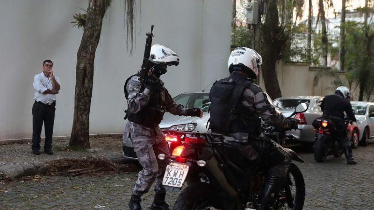 El número de efectivos policiales que acompaña a Bolsonaro aumentó de 25 a 30, e incluye algunos agentes del batallón de choque de la Policía Militarizada de Río de Janeiro.-EFE