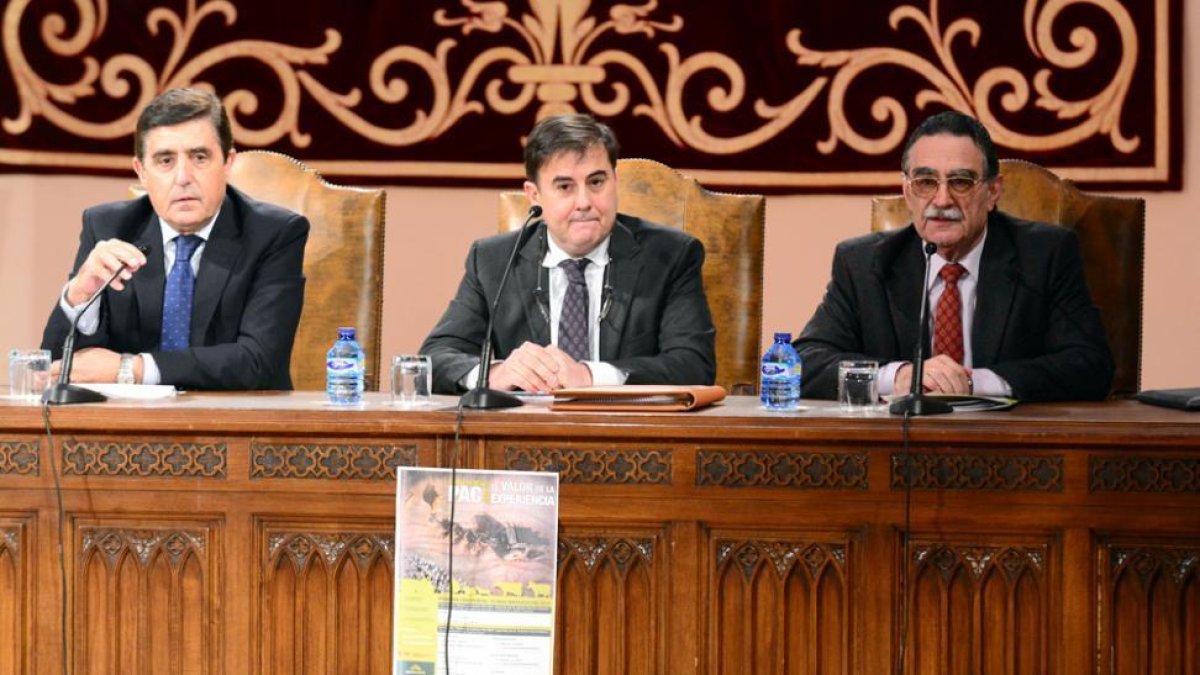La charla tuvo lugar en el Aula magna Tirso de Molina.-Álvaro Martínez