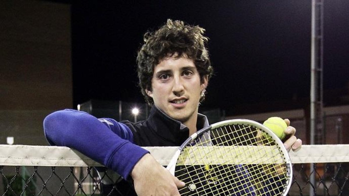 Víctor Boillos, en las pistas de tenis del polideportivo Fuente del Rey.-LUIS ÁNGEL TEJEDOR