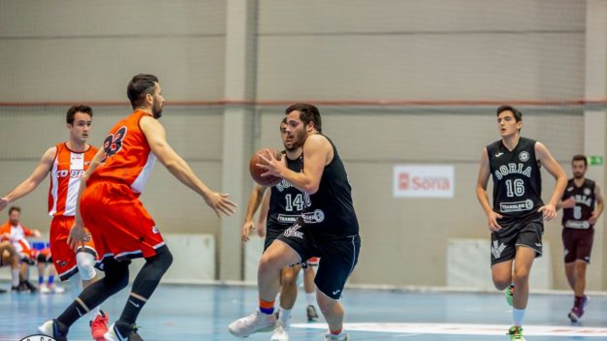 Javier Zulaica jugó 30 minutos en la derrota del Transler en Palencia. HDS