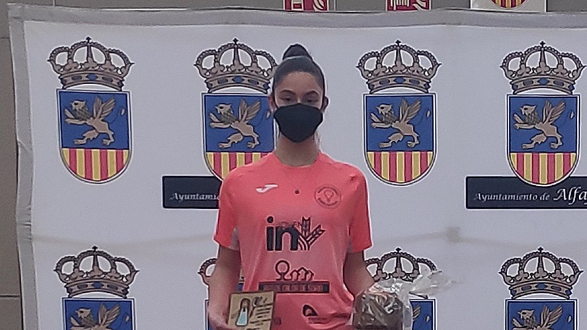 Carmen Carro en el podio en la categoría individual femenino. HDS