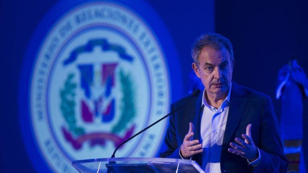 El expresidente del Gobierno espanol Jose Luis Rodriguez Zapatero dicta la conferencia La igualdad de genero como derecho en la sede de la Cancilleria dominicana en Santo Domingo Republica Dominicana.-ORLANDO BARRIA (EFE)