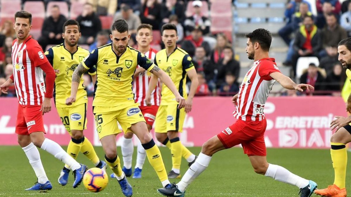 Oyarzun volvería al once del Numancia tras caerse del mismo por una lesión.-Luis Ángel Tejedor