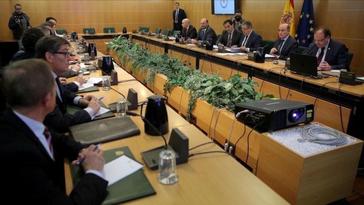Reunión del pacto antiyihadista, presidida por el ministro del Interior, Juan Ignacio Zoido.-JOSE LUIS ROCA
