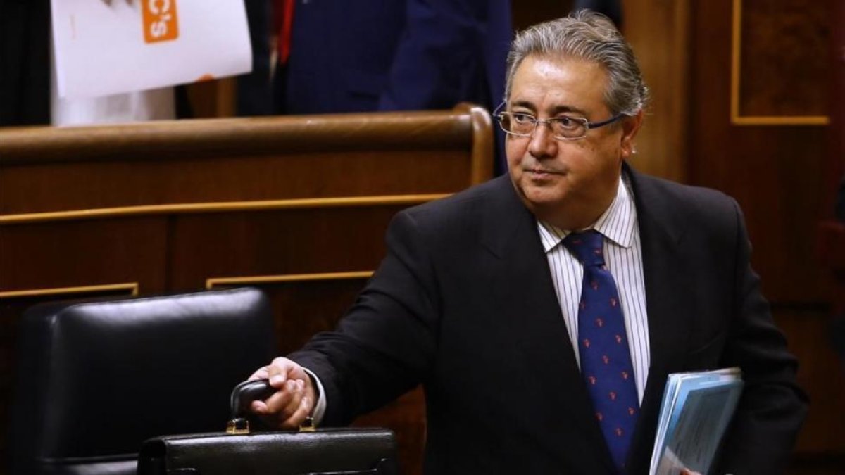 El ministro del Interior, Juan Ignacio Zoido, en el Congreso-AGUSTÍN CATALÁN