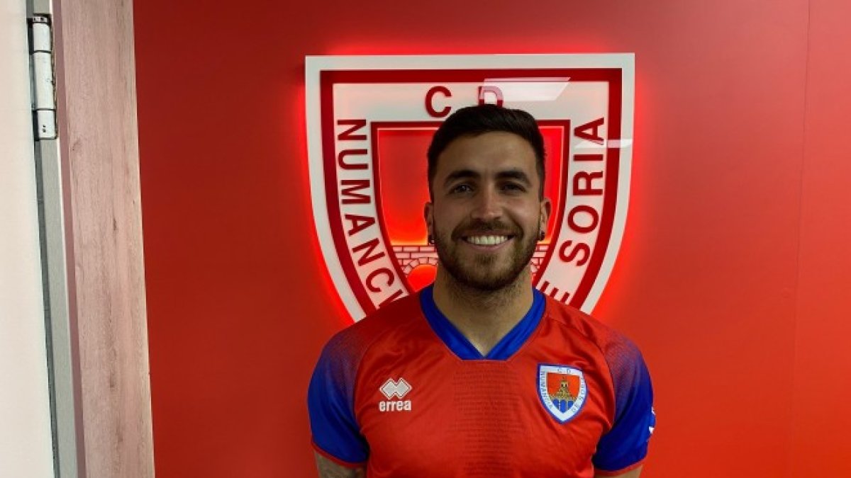 Álex Robles no ha llegado a un mes como jugador numantino. HDS