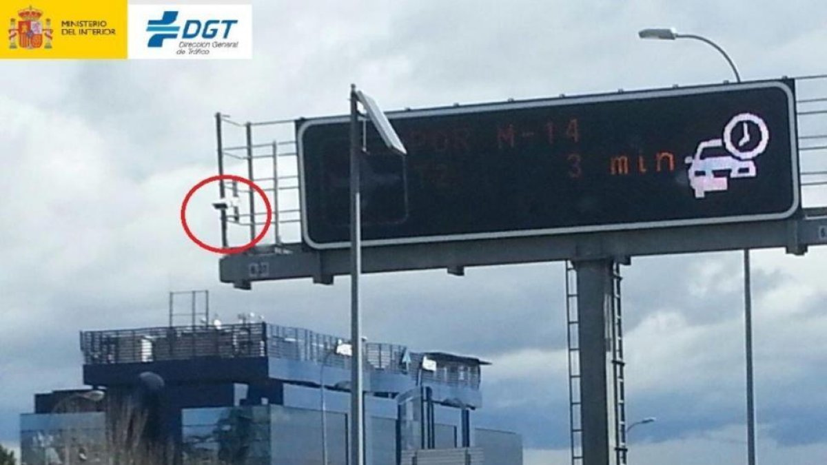 La DGT prueba cámaras ubicadas en carreteras que vigilan el uso del cinturón de seguridad.-