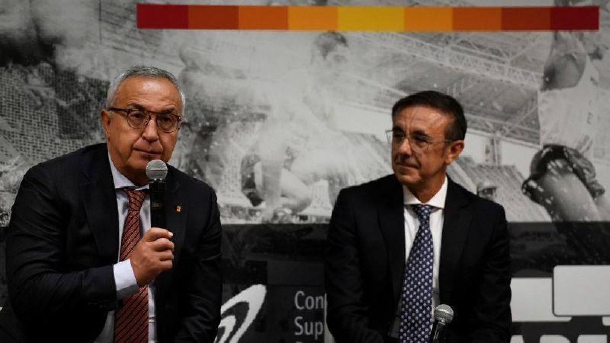Alejandro Blanco, izquierda, en Madrid, durante la presentación este miércoles de la Oficina de Estrategia Internacional del Deporte, en la foto aparece junto a José Hidalgo, presidente de la Asociación del Deporte Español.-EFE