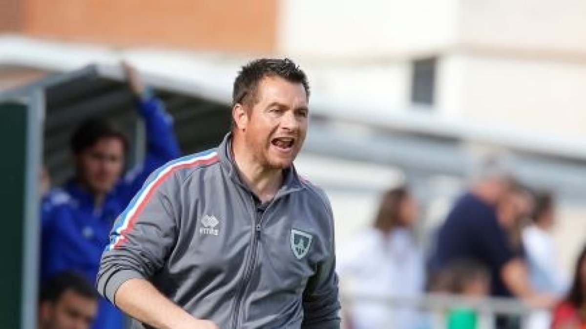 Diego Martínez era cesado como míster rojillo en noviembre. HDS