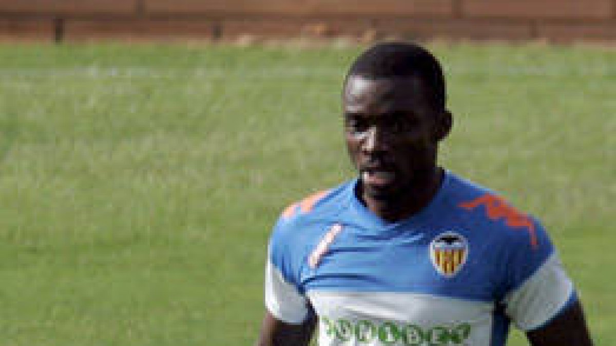 Sunny, en un entrenamiento con el Valencia.-