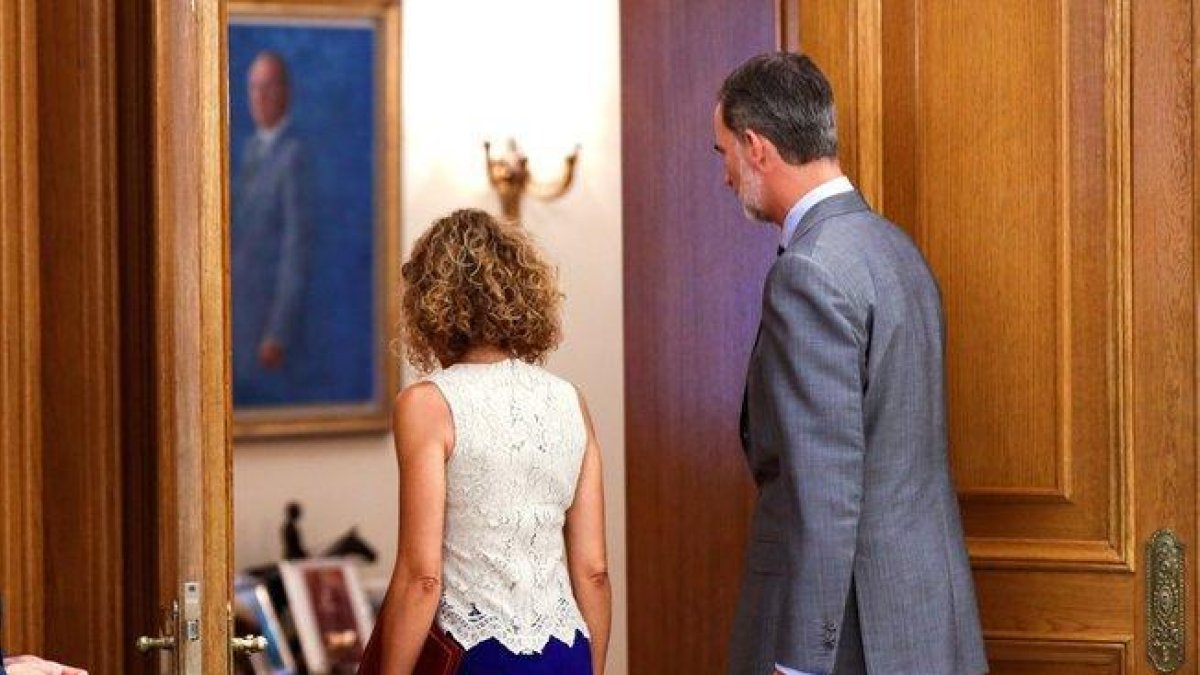 El Rey recibe a la presidenta del Congreso de los Diputados, Meritxel Batet, en el Palacio de La Zarzuela.-EMILIO NARANJO (EFE)