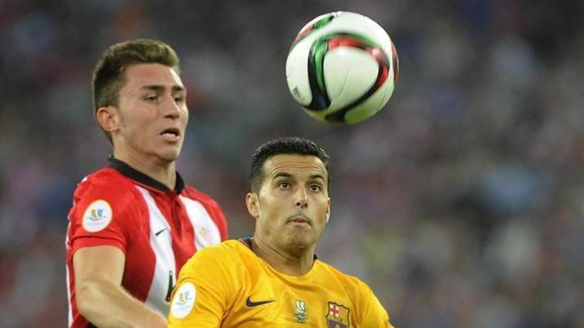 El azulgrana Pedro, en una jugada del partido disputado en Bilbao.-