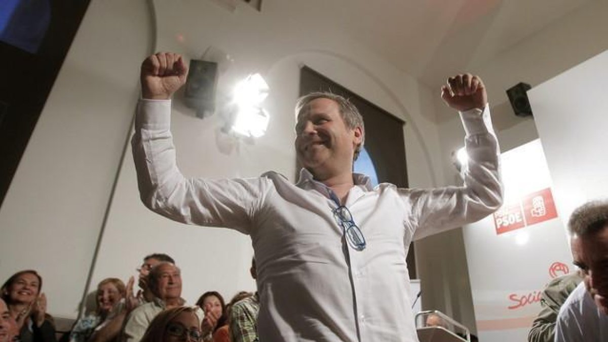 El candidato socialista a la alcaldía de Madrid, Antonio Miguel Carmona, durante un acto en septiembre del 2014.-HUGO ORTUÑO / EFE