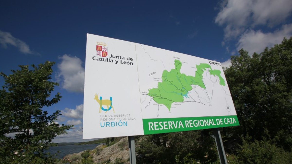 Cartel de la Reserva de Caza de Urbión. HDS