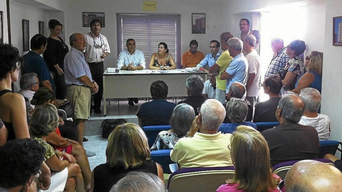 Una reunión de una comunidad de vecinos, en una imagen de archivo.-EL MUNDO