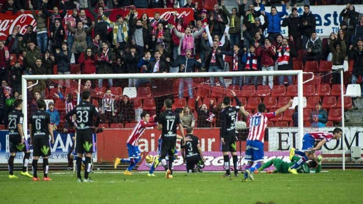 Celebración de uno de los goles del Sporting.-ÁREA 11