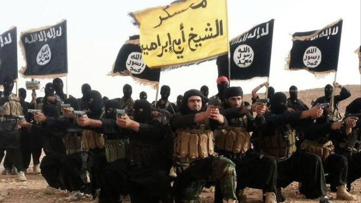 Miembros del grupo terrorista Estado Islámico.-EL PERIÓDICO