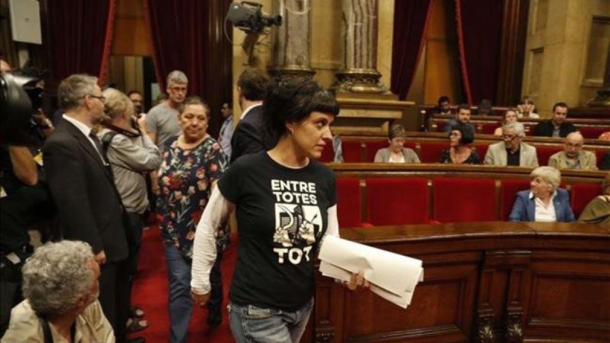 Anna Gabriel en el Parlment.-JULIO CARBÓ