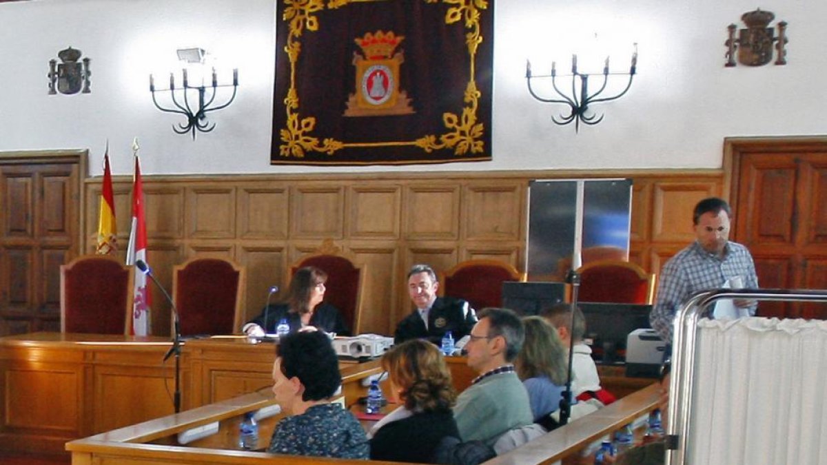El jurado popular en una sesión del juicio por asesinato-Mario Tejedor