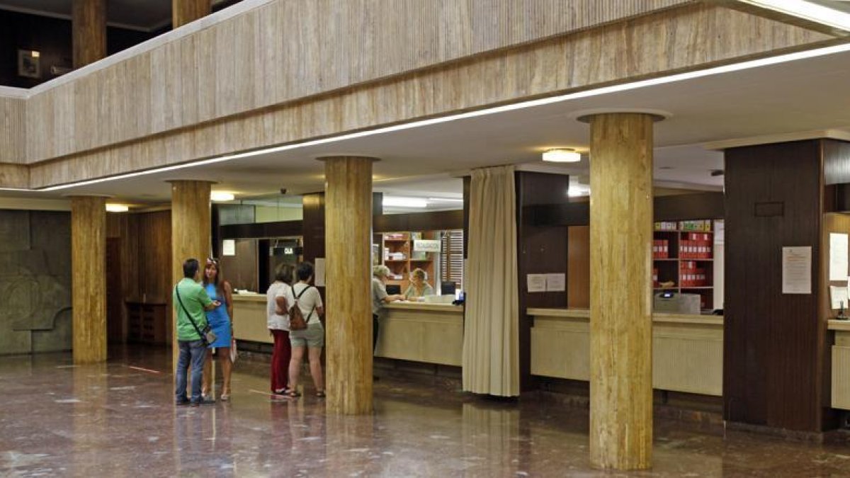 Patio de columnas del Ayuntamiento.-Valentín Guisande