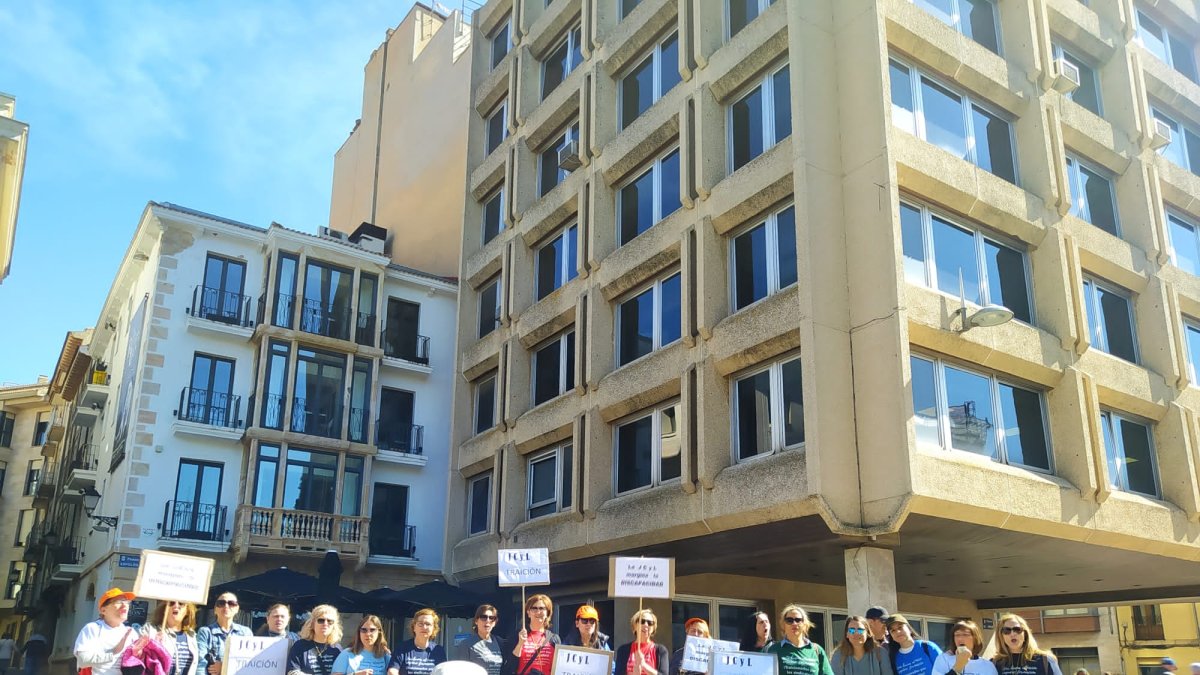 Protesta celebrada este jueves en Soria por los CTSA. HDS