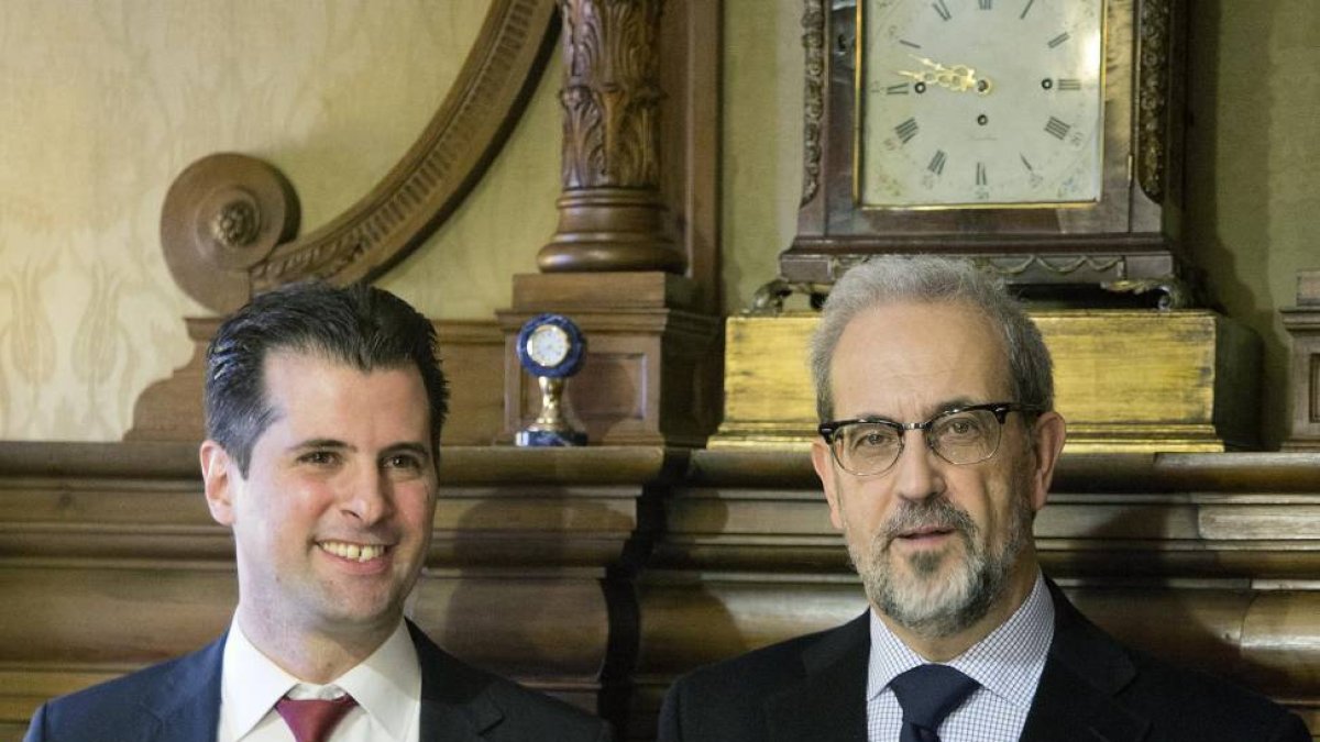 El secretario general del PSCyL y candidato a la Junta, Luis Tudanca y el rector de la Universidad de Salamanca, Daniel Hernández Ruipérez-Ical