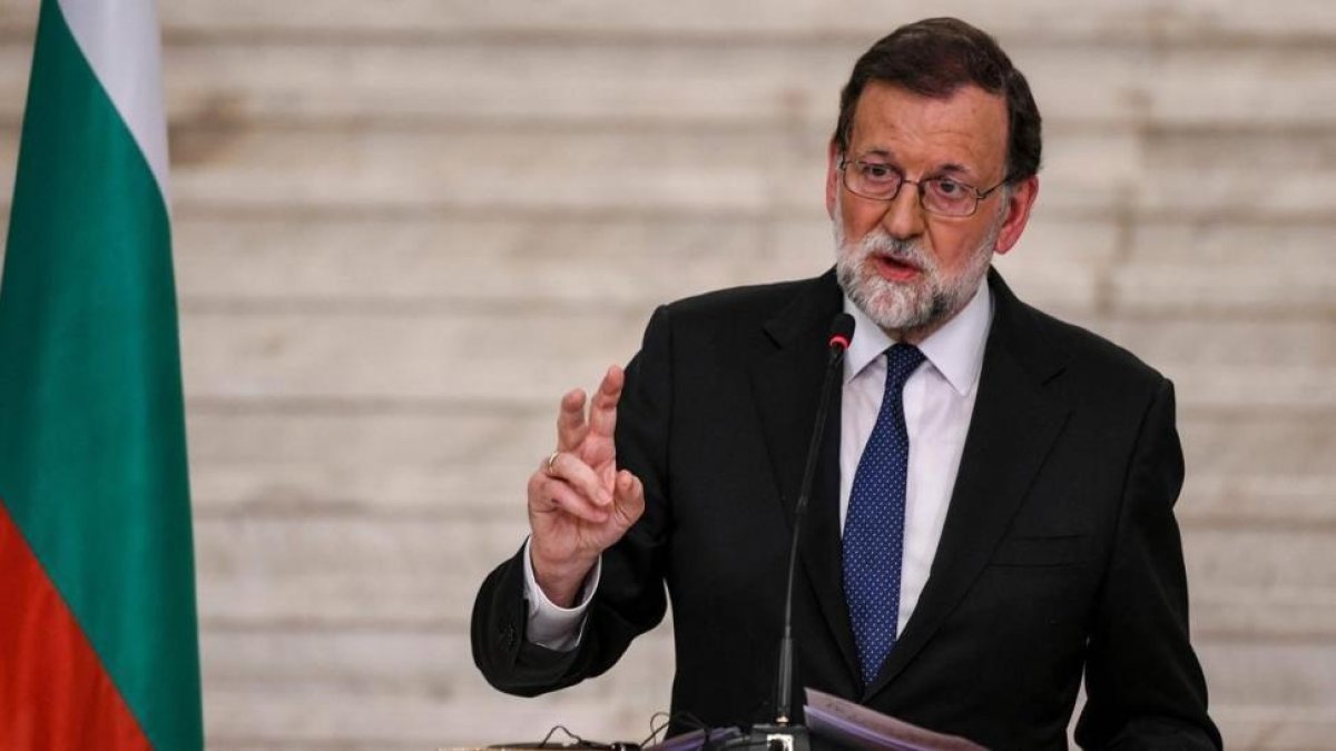 El presidente del Gobierno, Mariano Rajoy, en la rueda de prensa que ha ofrecido este martes desde Sofía, en Bulgaria.-/ AFP / DIMITAR DILKOFF