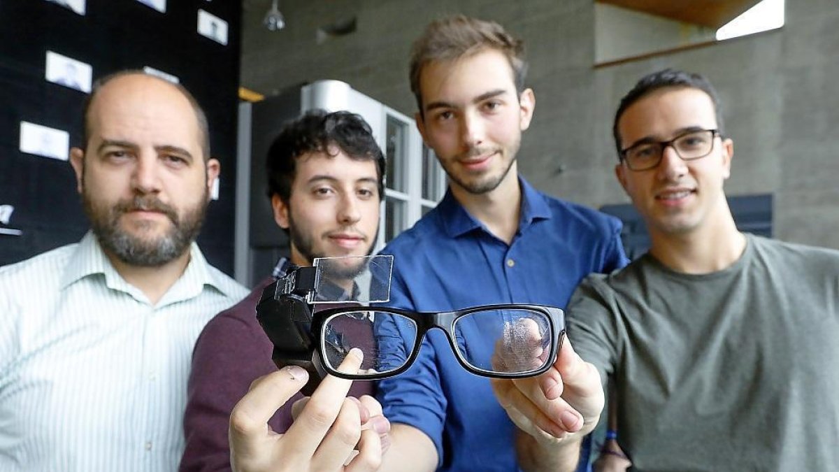 Juan José Andrés, Juan Julián Cea, Enrique Hernández y Diego García en el Parque Tecnológico de Boecillo.-- R. G.: J. M. LOSTAU