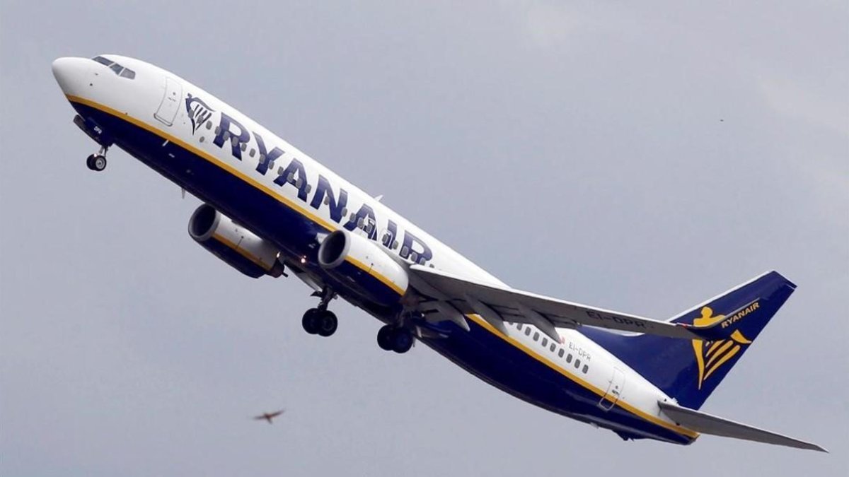 Un avión de Ryanair en una imagen de archivo. /-REGIS DUVIGNAU