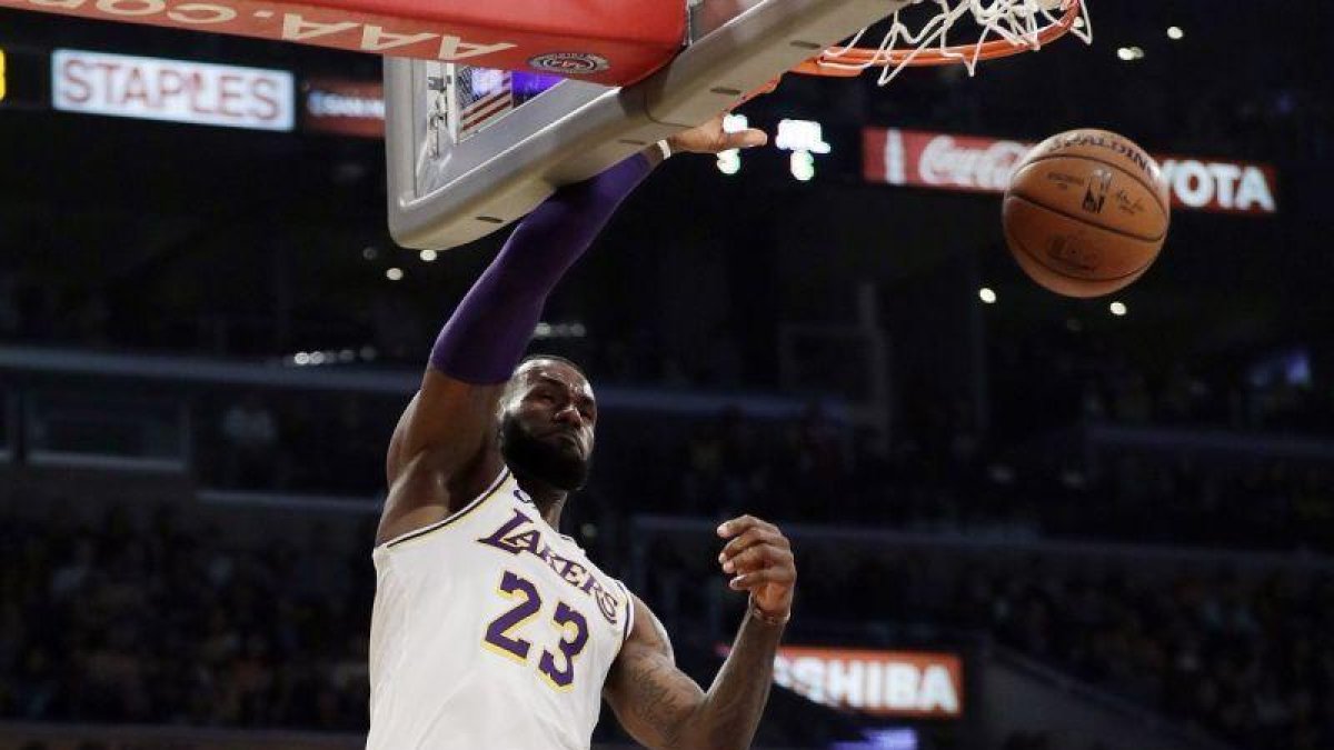 James, tras la canasta decisiva.-AP