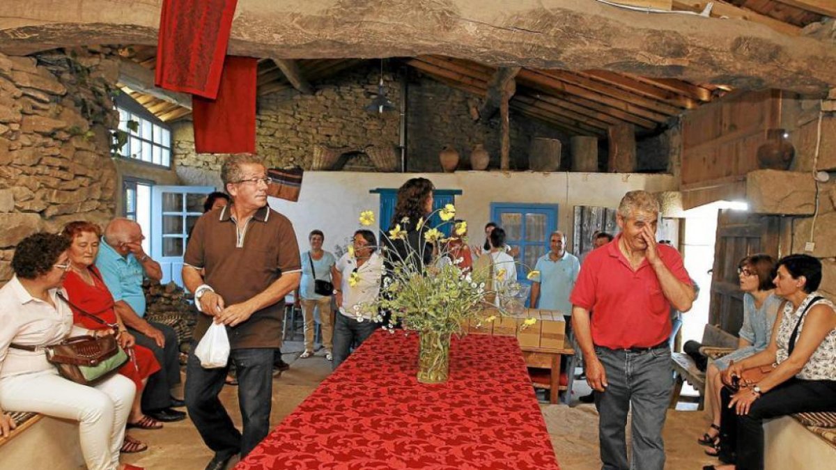 Viajeros en una casa rural.-Ical
