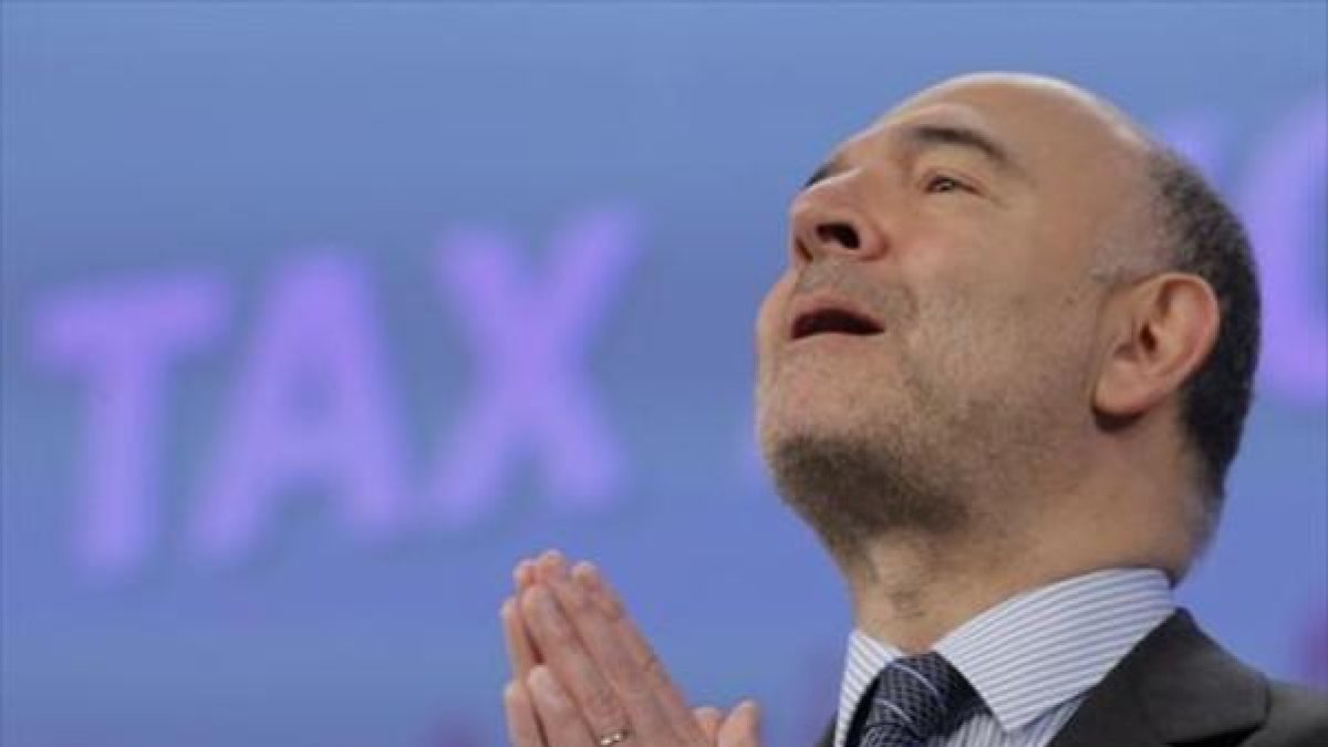 Pierre Moscovici, comisario de Asuntos Economómicos de la UE.-EFE / OLIVER HOSLET