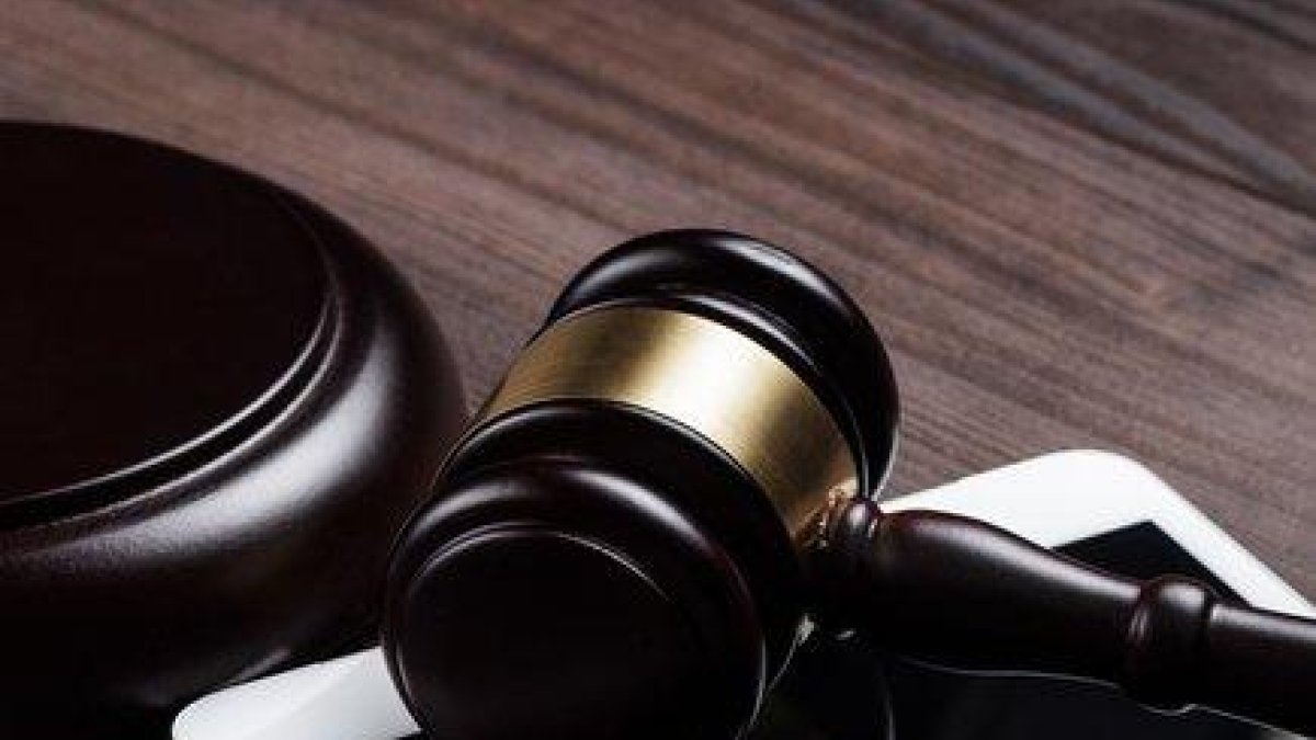 Un mazo de un juez.-