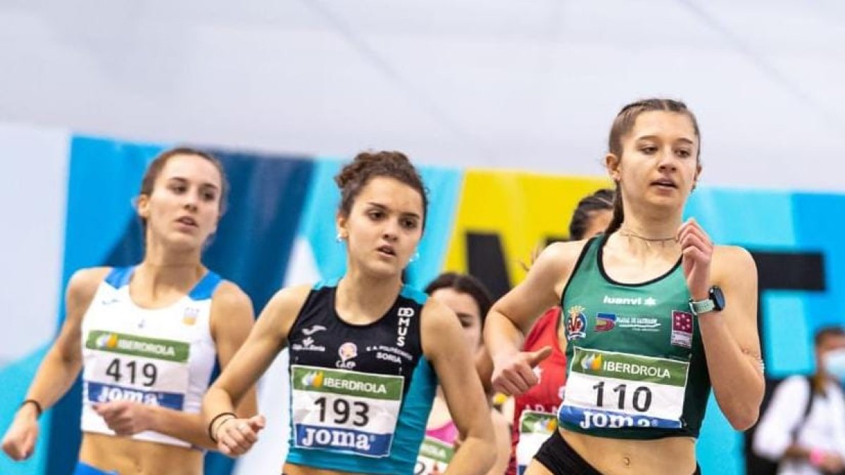 Silvia Ondiviela, con el dorsal 193, fue segunda en la final del 800. HDS