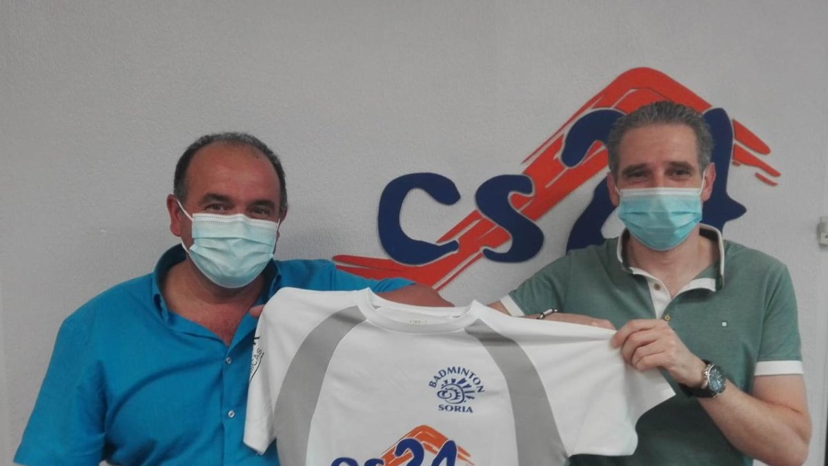 Jesús del Campo y Manuel Acero firmaron ayer el acuerdo. HDS