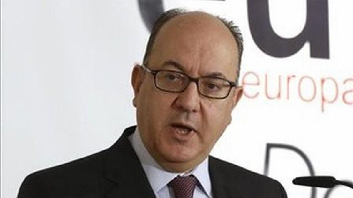 El presidente de la Asociación Española de Banca (AEB), José María Roldán, durante un encuentro informativo celebrado hoy en un hotel de Madrid.-EFE