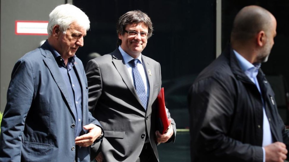 El empresario Josep Maria Matamala, junto a Puigdemont, el pasado 17 de mayo en Berlín.-FELIPE TRUEBA (EFE)