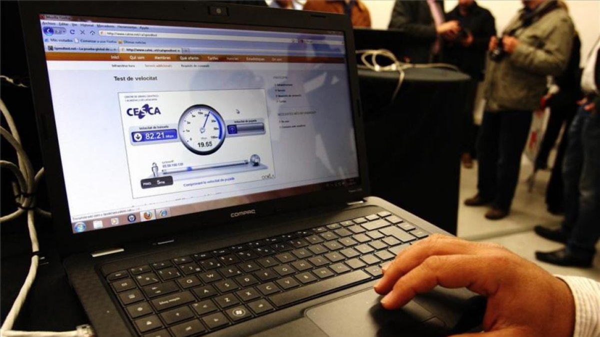 Conexión rápida a internet con fibra óptica.-RICARD CUGAT